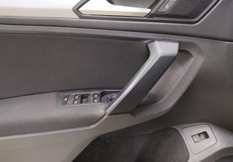 Подержанный автомобиль Volkswagen Tiguan 2019 года (20 фото)