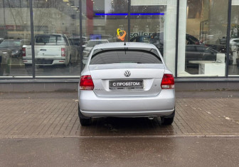 Подержанный автомобиль Volkswagen Polo Sedan 2013 года (7 фото)