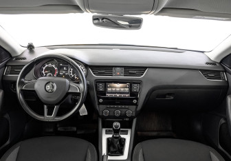Подержанный автомобиль Skoda Octavia Liftback 2019 года (14 фото)