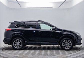 Подержанный автомобиль Toyota RAV4 2016 года (4 фото)