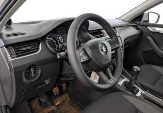 Подержанный автомобиль Skoda Octavia Liftback 2019 года (15 фото)