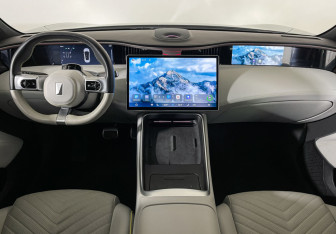 Подержанный автомобиль Avatr 11 2023 года (12 фото)