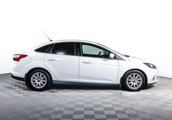 Подержанный автомобиль Ford Focus Sedan 2013 года (4 фото)