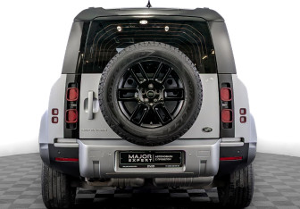 Подержанный автомобиль Land Rover Defender Suv 2021 года (6 фото)