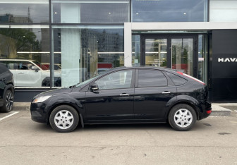 Подержанный автомобиль Ford Focus Hatchback 2010 года (8 фото)