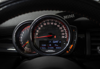 Подержанный автомобиль MINI Hatch 2019 года (11 фото)