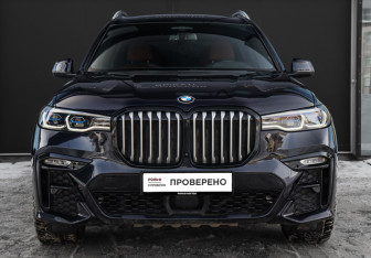 Подержанный автомобиль BMW X7 2021 года (2 фото)