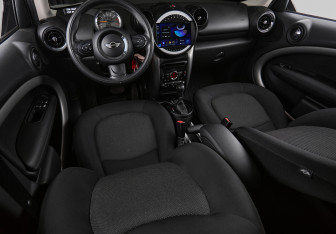 Подержанный автомобиль MINI Countryman 2015 года (17 фото)