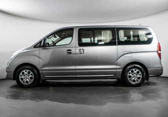 Подержанный автомобиль Hyundai H-1 2018 года (8 фото)