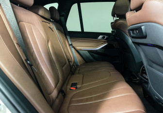 Подержанный автомобиль BMW X5 2019 года (14 фото)