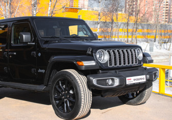 Подержанный автомобиль Jeep Wrangler 2025 года (7 фото)