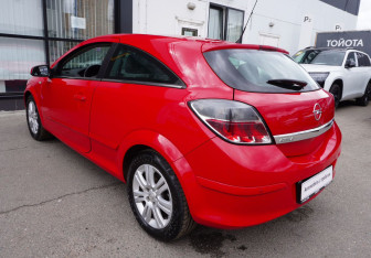Подержанный автомобиль Opel Astra Hatchback 2008 года (7 фото)