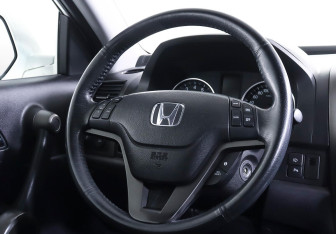 Подержанный автомобиль Honda CR-V 2012 года (10 фото)