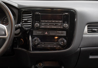 Подержанный автомобиль Mitsubishi Outlander 2013 года (15 фото)