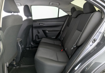 Подержанный автомобиль Toyota Corolla Sedan 2015 года (10 фото)