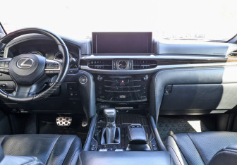Подержанный автомобиль Lexus LX 2020 года (15 фото)