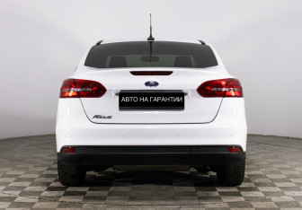 Подержанный автомобиль Ford Focus Sedan 2017 года (6 фото)