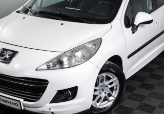 Подержанный автомобиль Peugeot 207 Hatchback 2010 года (21 фото)