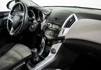 Подержанный автомобиль Chevrolet Cruze Sedan 2014 года (10 фото)