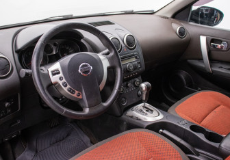 Подержанный автомобиль Nissan Qashqai 2008 года (9 фото)