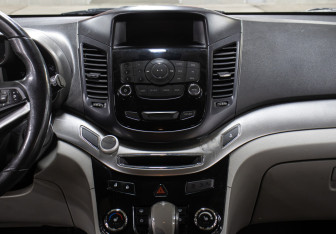 Подержанный автомобиль Chevrolet Orlando 2011 года (15 фото)