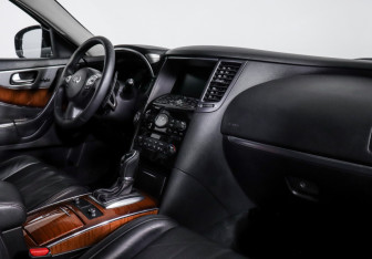 Подержанный автомобиль Infiniti FX 2012 года (9 фото)