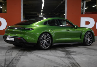 Подержанный автомобиль Porsche Taycan 2022 года (5 фото)