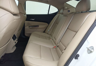 Подержанный автомобиль Acura TLX 2014 года (12 фото)