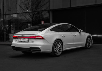 Подержанный автомобиль Audi A7 2020 года (5 фото)