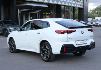Подержанный автомобиль BMW X2 2024 года (8 фото)