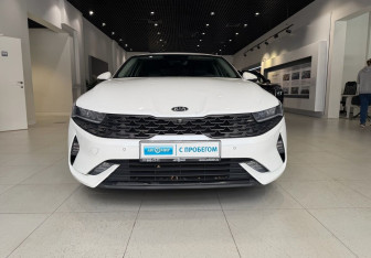 Подержанный автомобиль Kia K5 2021 года (2 фото)