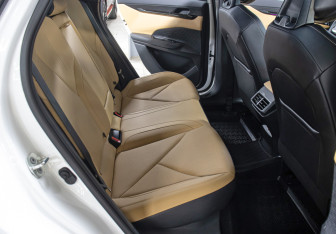 Подержанный автомобиль Changan UNI-V 2023 года (12 фото)