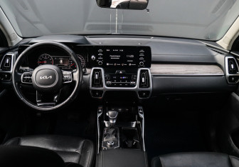 Подержанный автомобиль Kia Sorento 2022 года (10 фото)