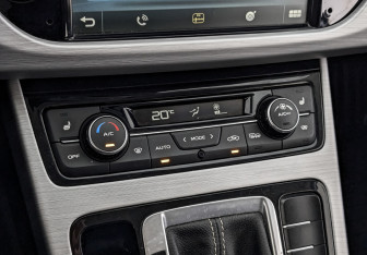 Подержанный автомобиль Geely Atlas 2018 года (21 фото)