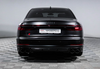 Подержанный автомобиль Audi S8 2023 года (6 фото)