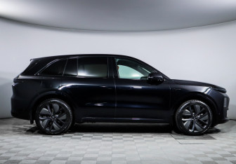 Подержанный автомобиль LiXiang L6 2024 года (4 фото)