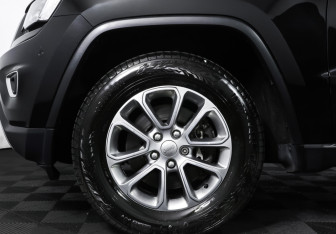 Подержанный автомобиль Jeep Grand Cherokee 2014 года (26 фото)