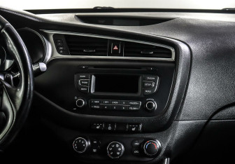 Подержанный автомобиль Kia Ceed Hatchback 2016 года (13 фото)