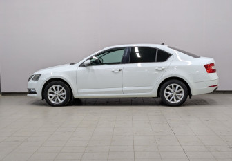 Подержанный автомобиль Skoda Octavia Liftback 2019 года (22 фото)