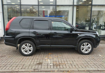 Подержанный автомобиль Nissan X-Trail 2011 года (4 фото)