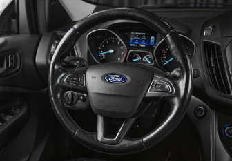Подержанный автомобиль Ford Kuga 2018 года (12 фото)