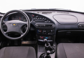 Подержанный автомобиль Chevrolet Niva 2007 года (13 фото)