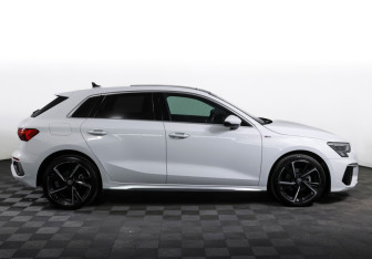 Подержанный автомобиль Audi A3 Hatchback 2021 года (4 фото)