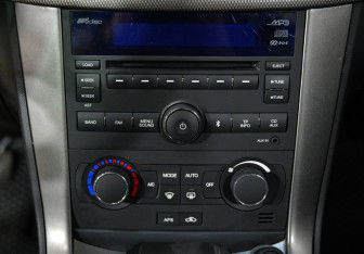 Подержанный автомобиль Chevrolet Captiva 2013 года (15 фото)