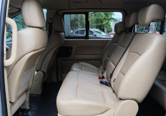 Подержанный автомобиль Hyundai H-1 2016 года (8 фото)