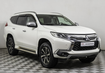 Подержанный автомобиль Mitsubishi Pajero Sport 2016 года (3 фото)