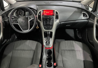 Подержанный автомобиль Opel Astra Hatchback 2011 года (9 фото)