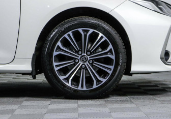 Подержанный автомобиль Toyota Corolla Sedan 2019 года (5 фото)