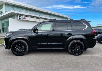 Подержанный автомобиль Lexus LX 2020 года (8 фото)