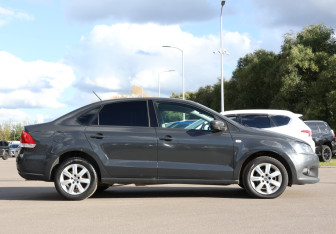 Подержанный автомобиль Volkswagen Polo Sedan 2015 года (4 фото)